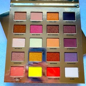 BNIB! Iconic London eyeshadow palette